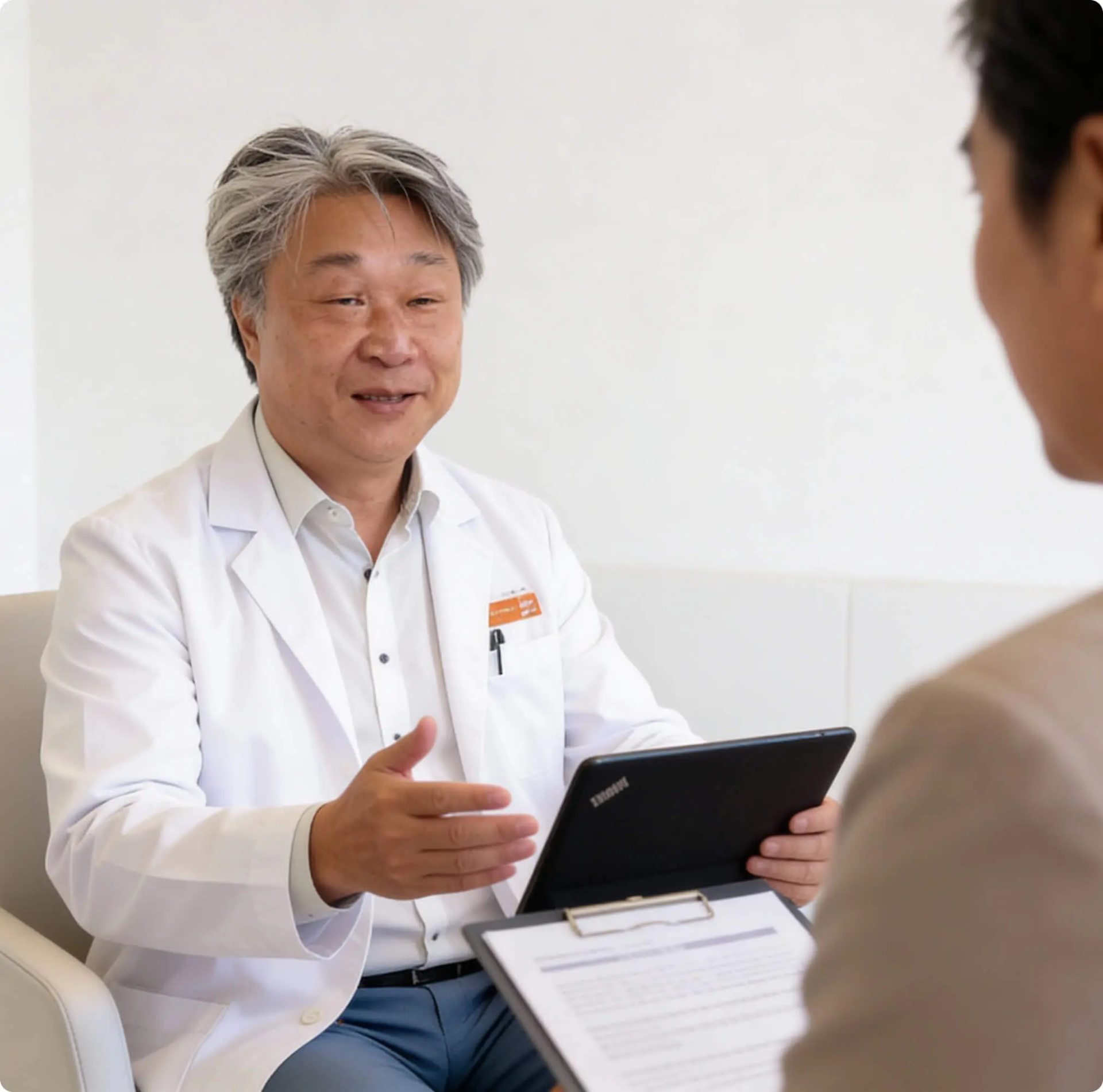 Doctor discussing pelvic pain symptoms with a patient